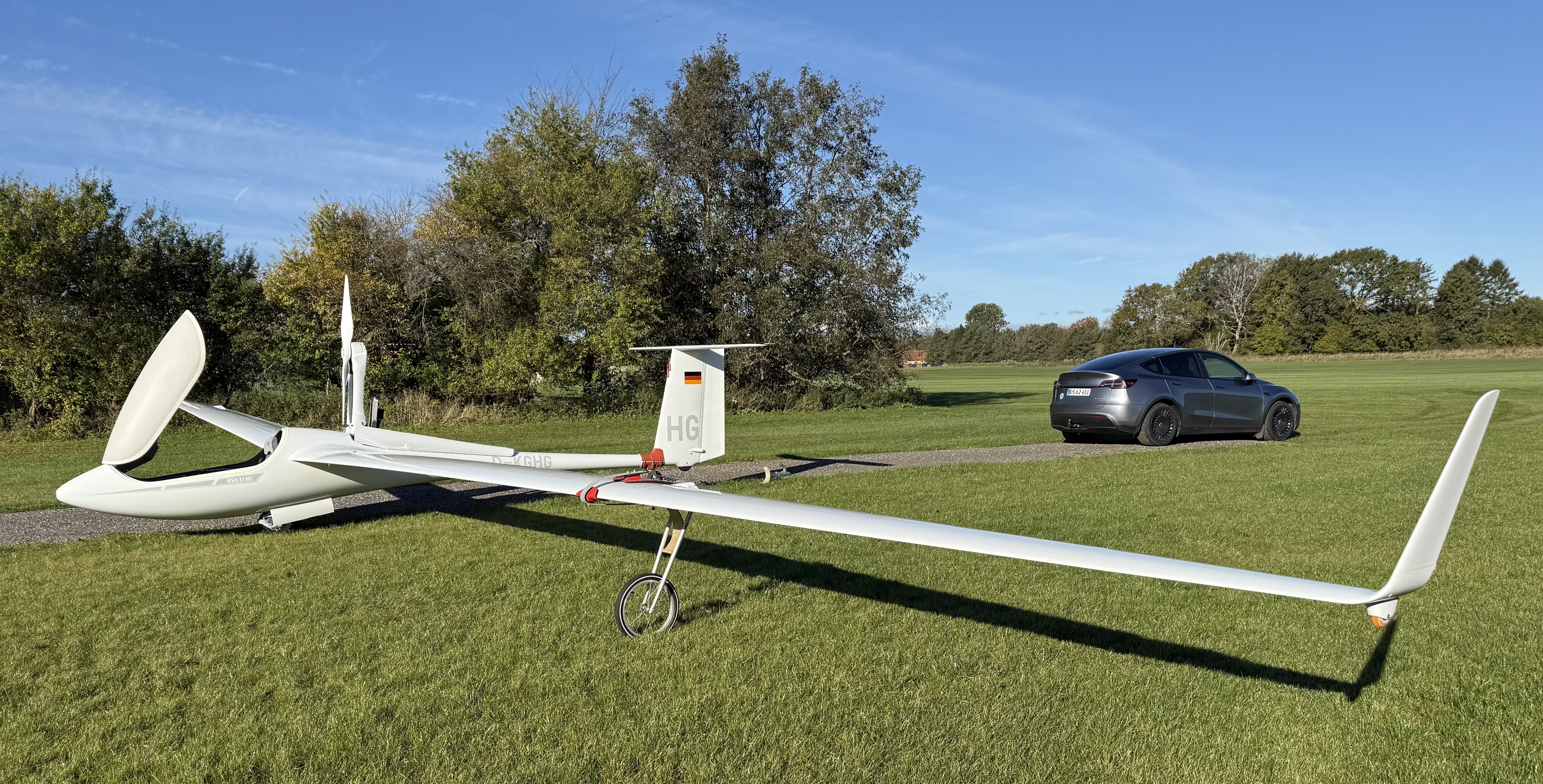 Glider power by the Sun. Car powered by wind.